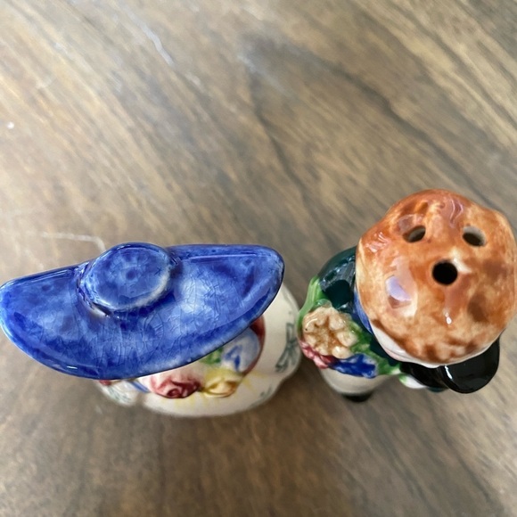 Vintage Victorian Salt and Pepper Shakers - Picture 3 of 7